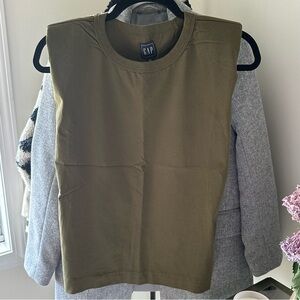 GAP Muscle T-Shirt in Olive Size XS